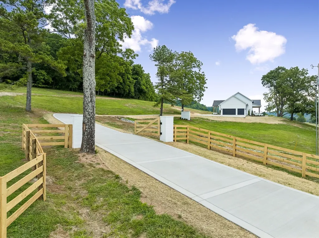 2472 Taylor Road Columbia TN 38401