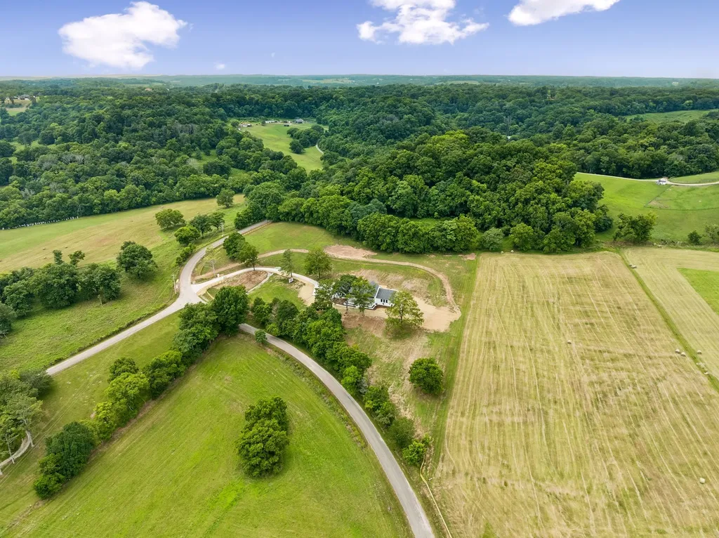 2472 Taylor Road Columbia TN 38401