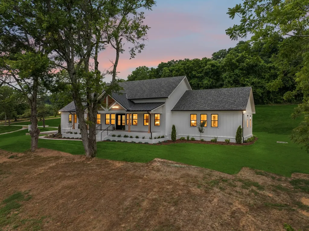2472 Taylor Road Columbia TN 38401