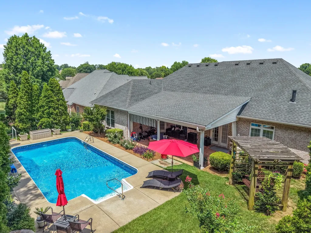115 N Country Club Drive Hendersonville TN 37075