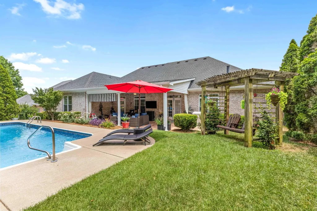 115 N Country Club Drive Hendersonville TN 37075
