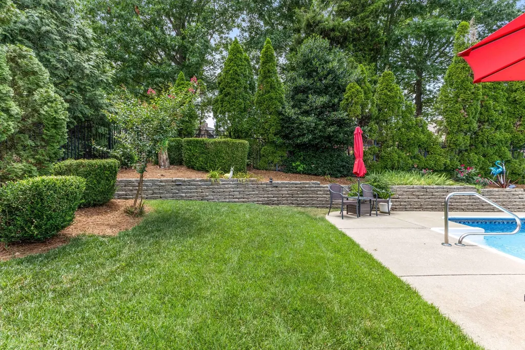 115 N Country Club Drive Hendersonville TN 37075