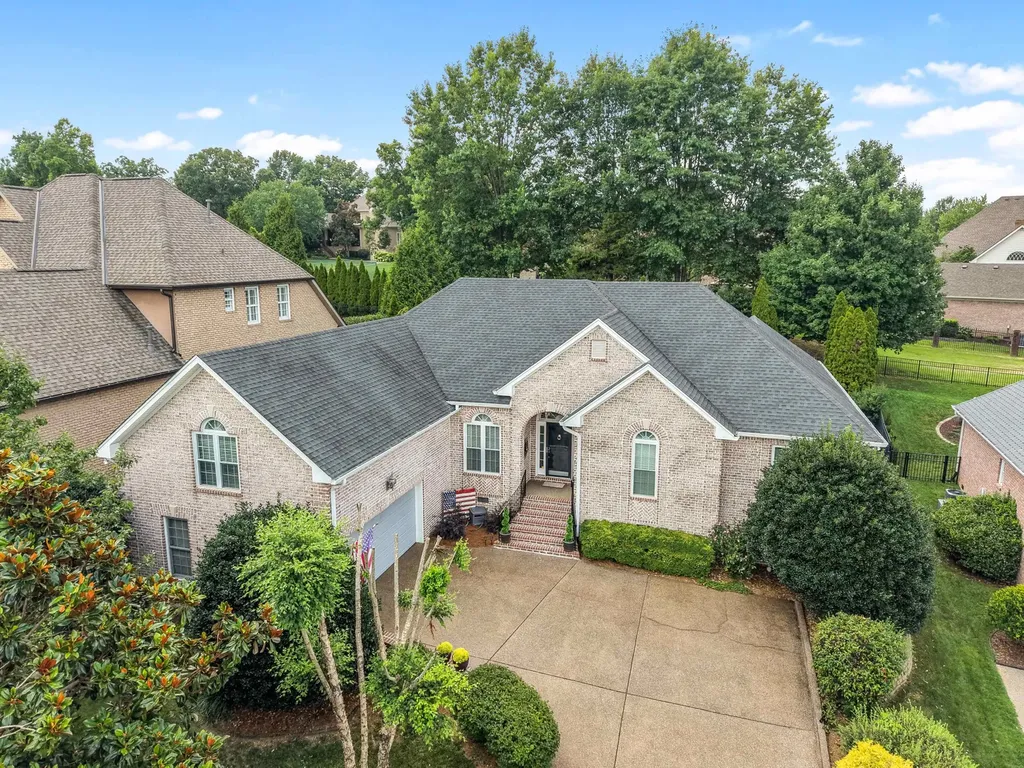 115 N Country Club Drive Hendersonville TN 37075