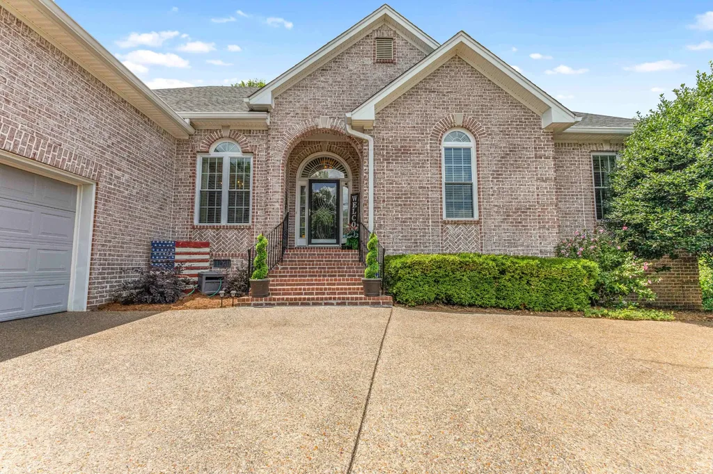 115 N Country Club Drive Hendersonville TN 37075