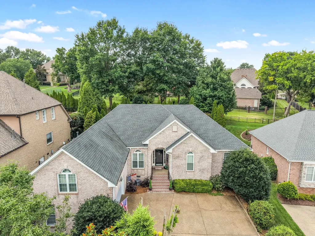 115 N Country Club Drive Hendersonville TN 37075