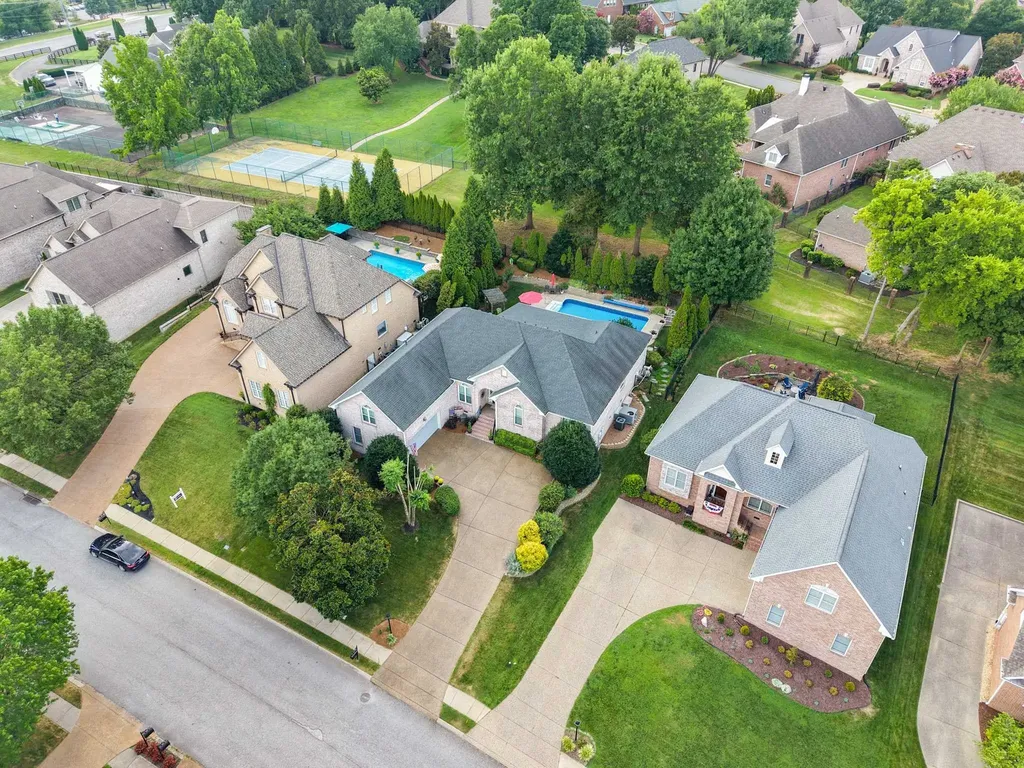 115 N Country Club Drive Hendersonville TN 37075