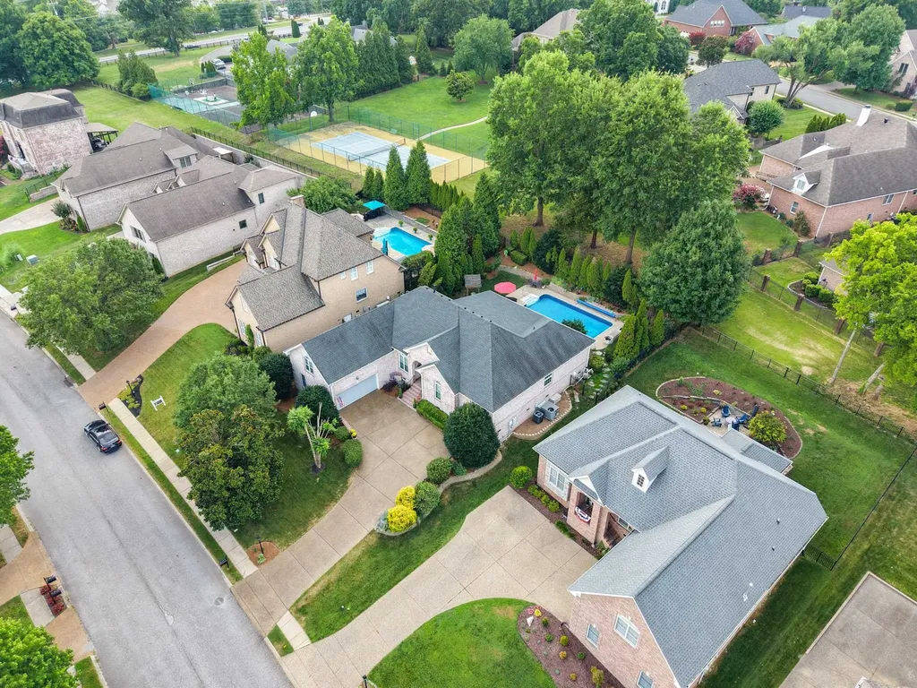 115 N Country Club Drive Hendersonville TN 37075