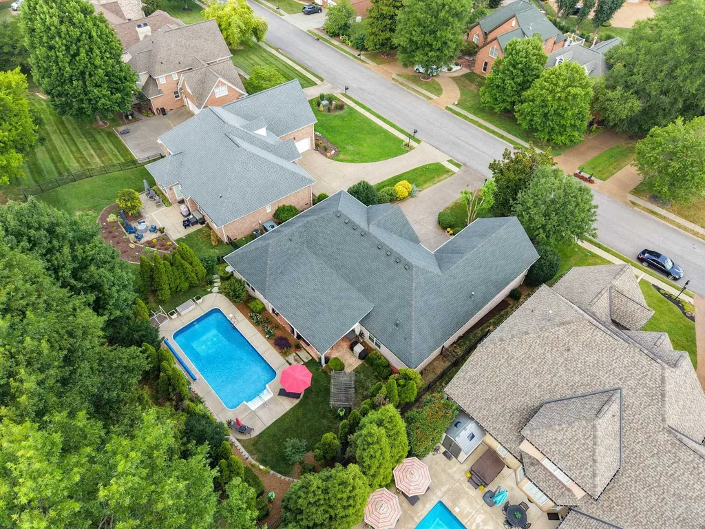 115 N Country Club Drive Hendersonville TN 37075