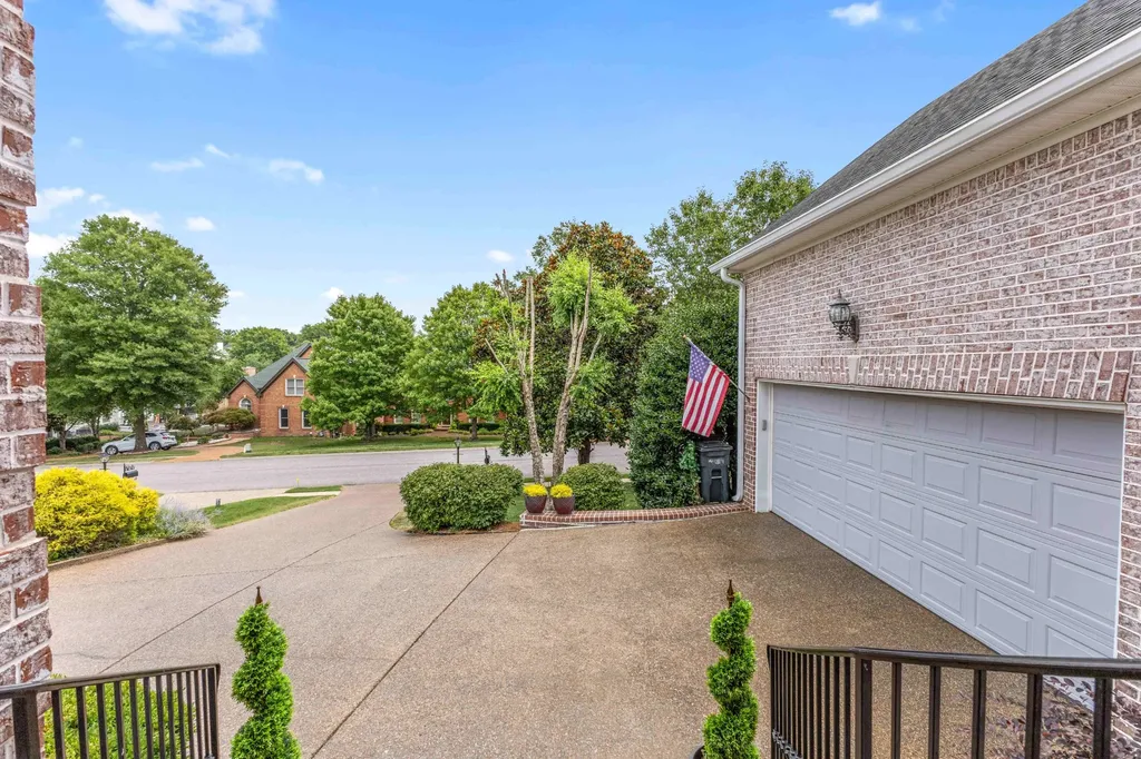 115 N Country Club Drive Hendersonville TN 37075
