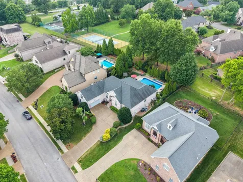 115 N Country Club Drive Hendersonville TN 37075