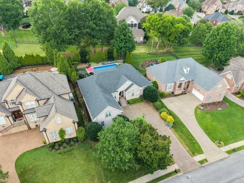 115 N Country Club Drive Hendersonville TN 37075