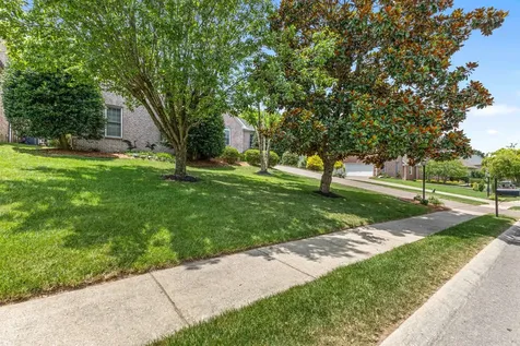 115 N Country Club Drive Hendersonville TN 37075