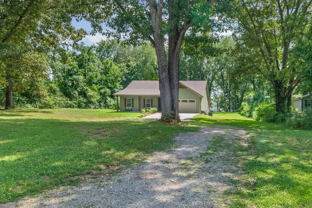 1691 Hugh Hunter Road Oak Grove KY 42262