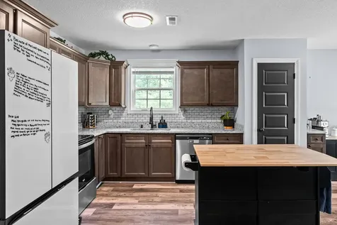 1691 Hugh Hunter Road Oak Grove KY 42262