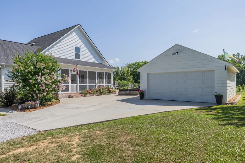 392 New Deal Potts Road Cottontown TN 37048