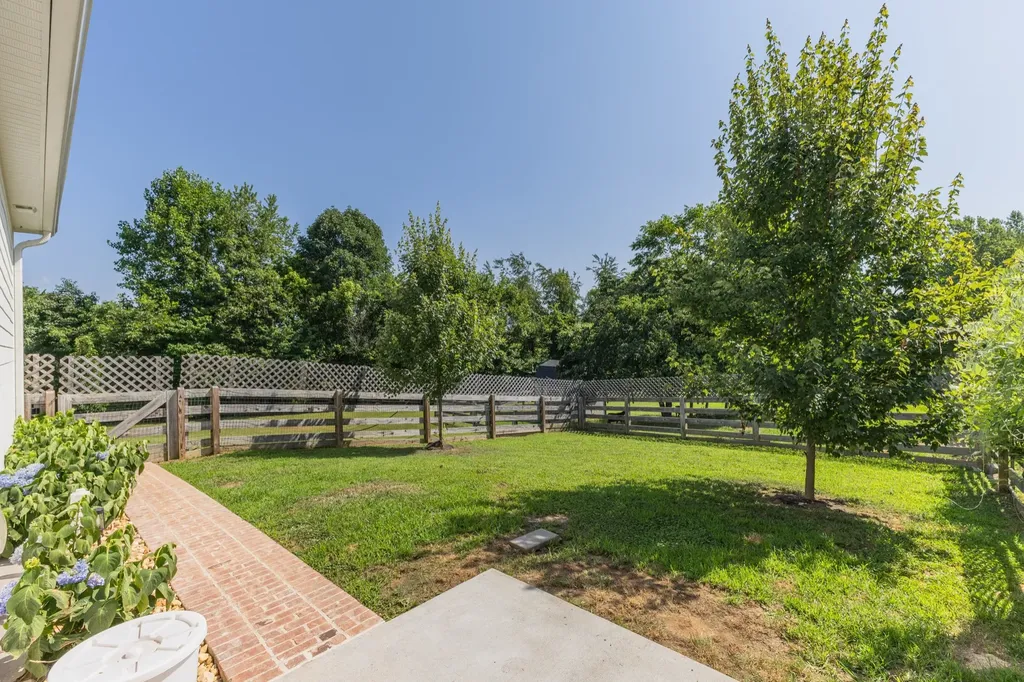 392 New Deal Potts Road Cottontown TN 37048