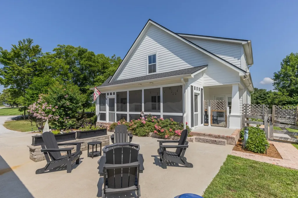 392 New Deal Potts Road Cottontown TN 37048