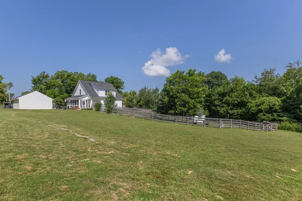392 New Deal Potts Road Cottontown TN 37048
