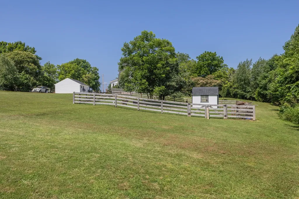 392 New Deal Potts Road Cottontown TN 37048