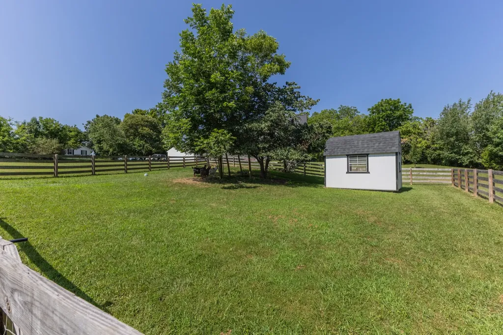 392 New Deal Potts Road Cottontown TN 37048