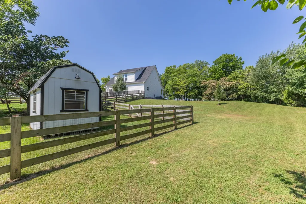 392 New Deal Potts Road Cottontown TN 37048