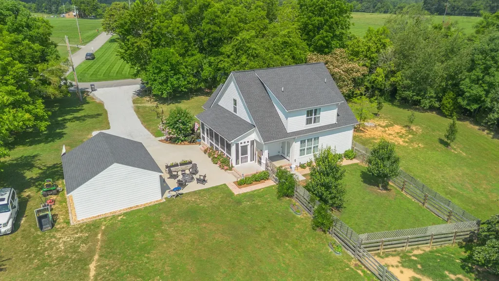 392 New Deal Potts Road Cottontown TN 37048
