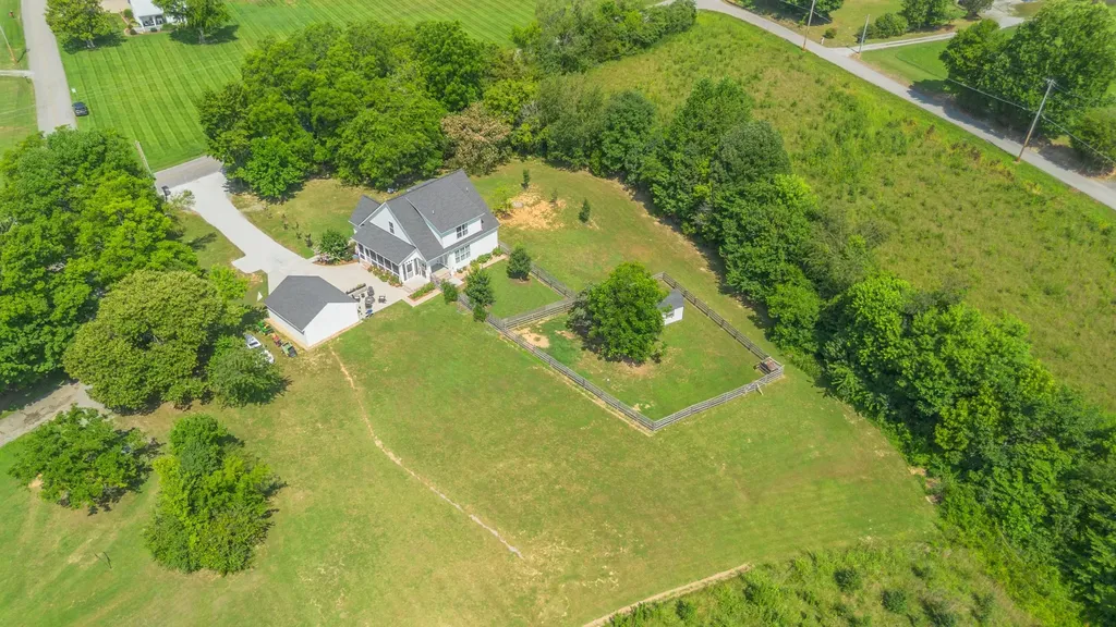 392 New Deal Potts Road Cottontown TN 37048
