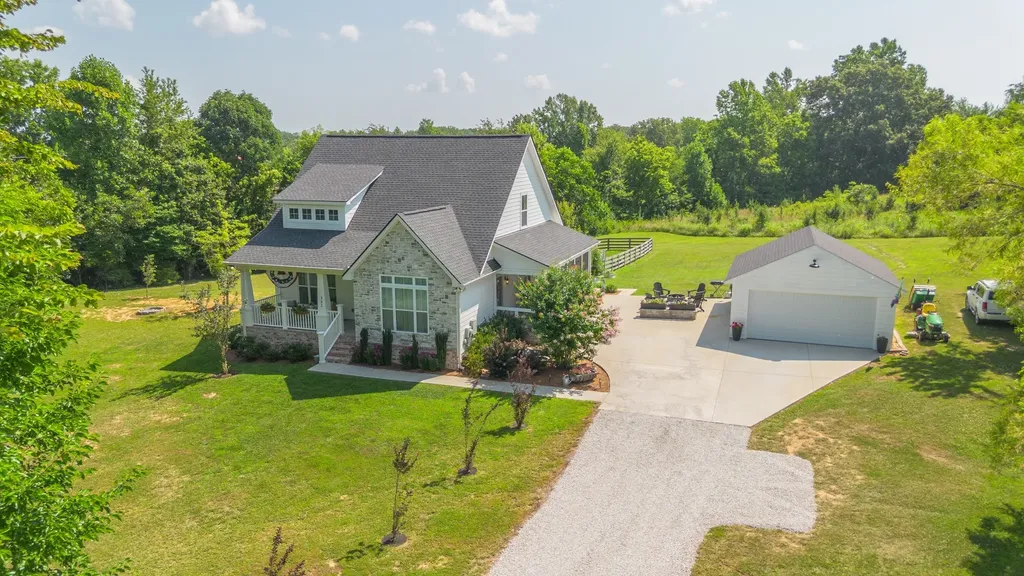 392 New Deal Potts Road Cottontown TN 37048