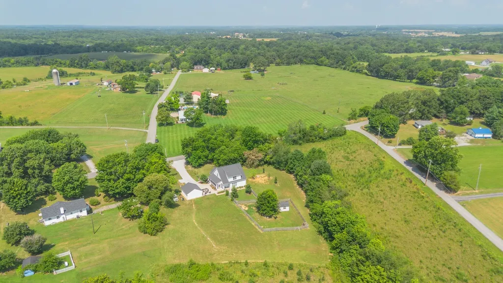 392 New Deal Potts Road Cottontown TN 37048
