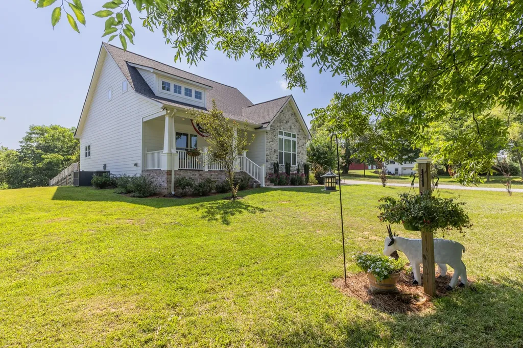 392 New Deal Potts Road Cottontown TN 37048
