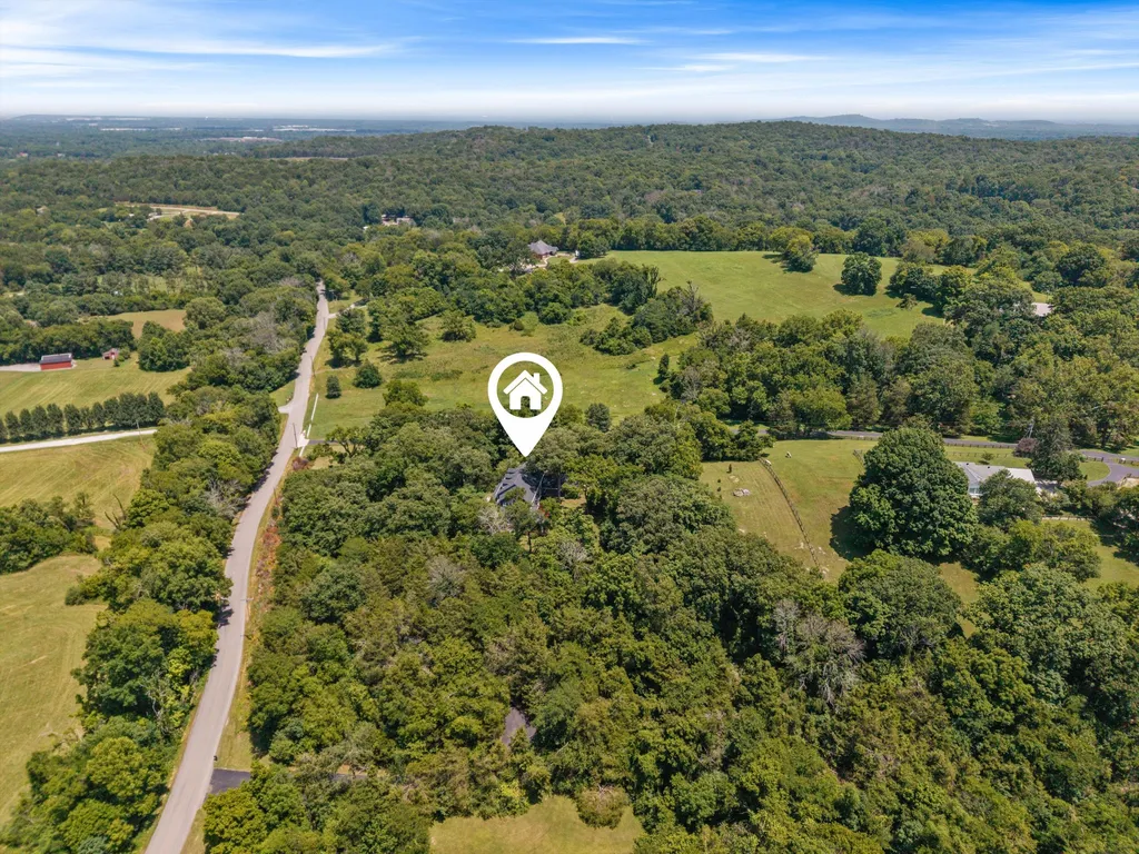 8487 Del Thomas Road Smyrna TN 37167