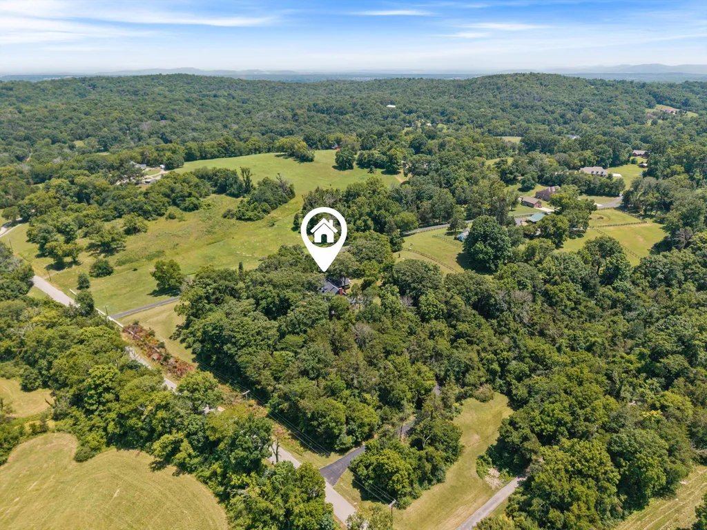 8487 Del Thomas Road Smyrna TN 37167