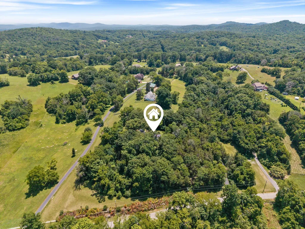 8487 Del Thomas Road Smyrna TN 37167