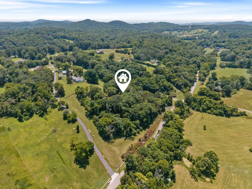 8487 Del Thomas Road Smyrna TN 37167