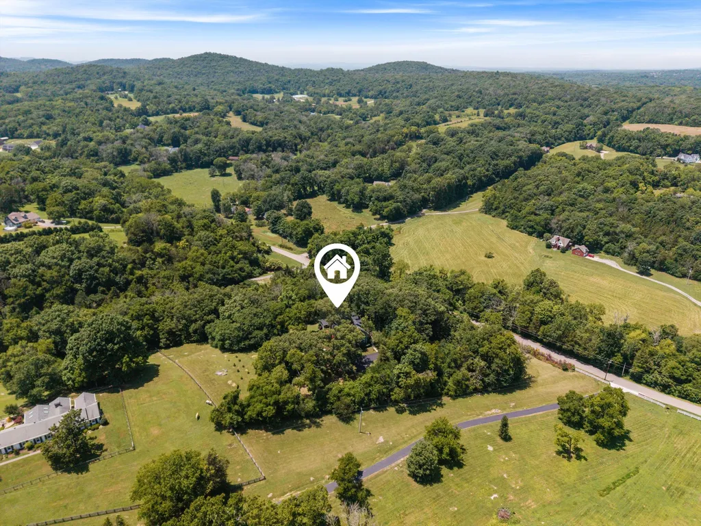 8487 Del Thomas Road Smyrna TN 37167