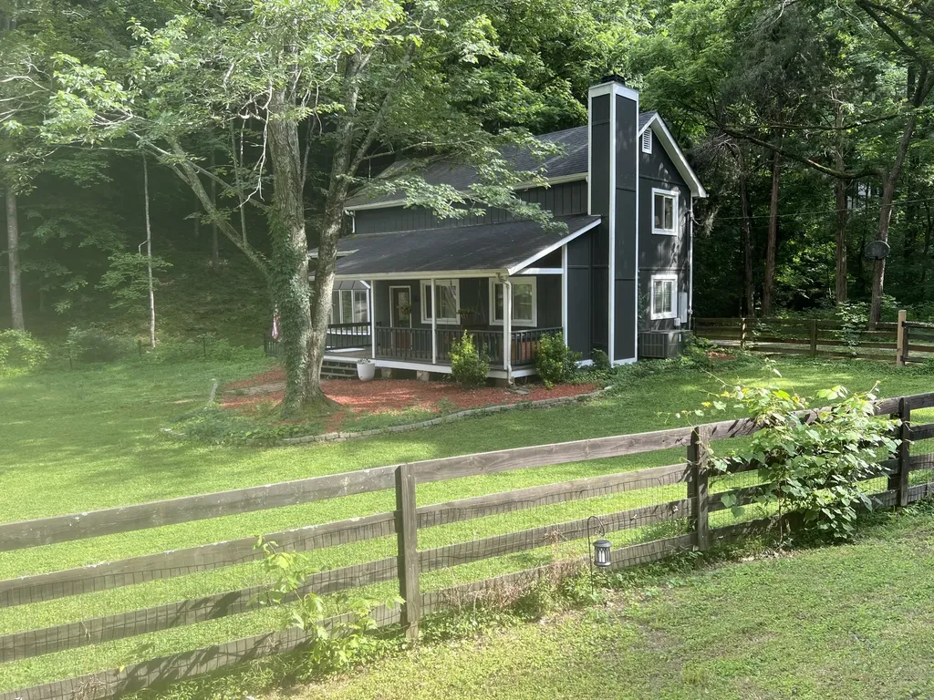 1051 Green Valley Drive Ashland City TN 37015
