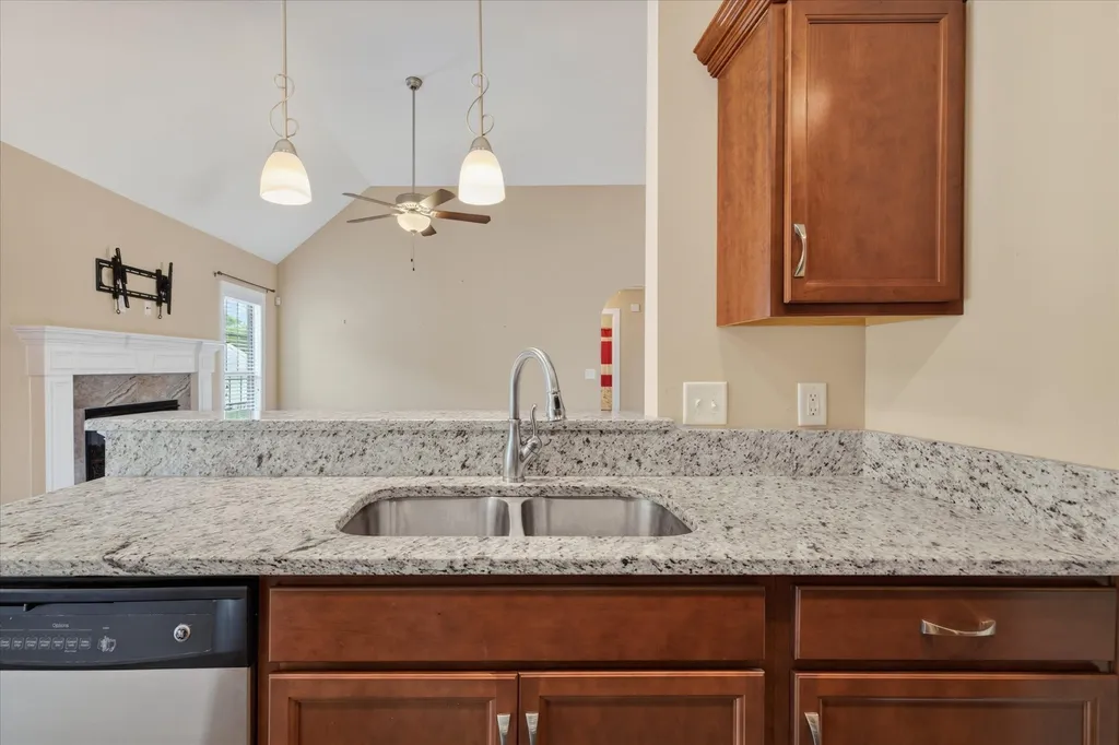 104 Thomas Traylor Lane Clarksville TN 37043