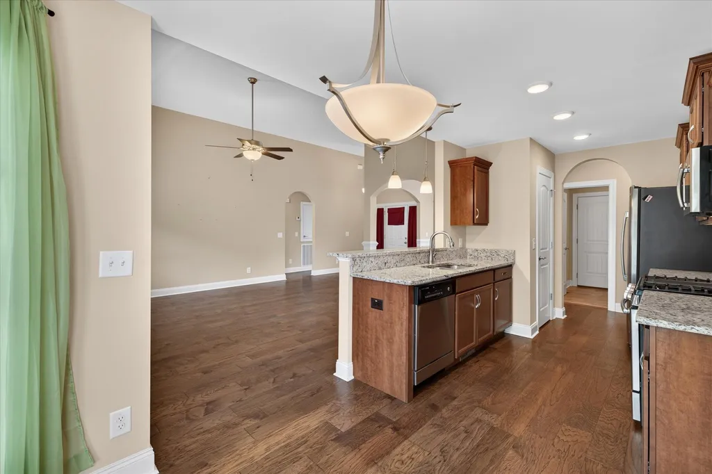 104 Thomas Traylor Lane Clarksville TN 37043