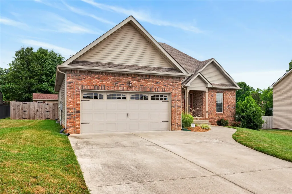 104 Thomas Traylor Lane Clarksville TN 37043