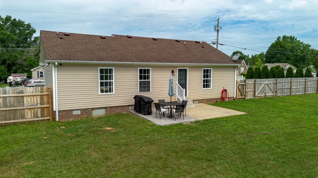 107 Locke Court Portland TN 37148