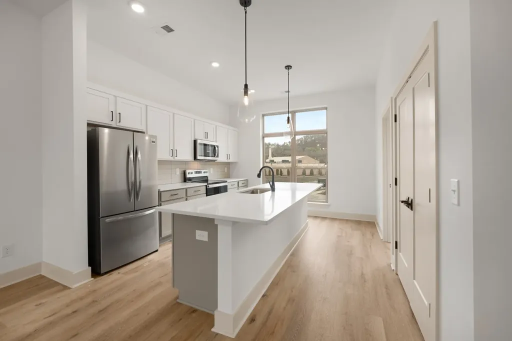 7341 Charlotte Pike Nashville TN 37209