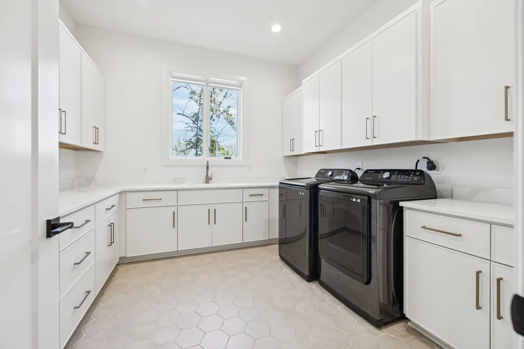 1323 Harding Place Nashville TN 37215