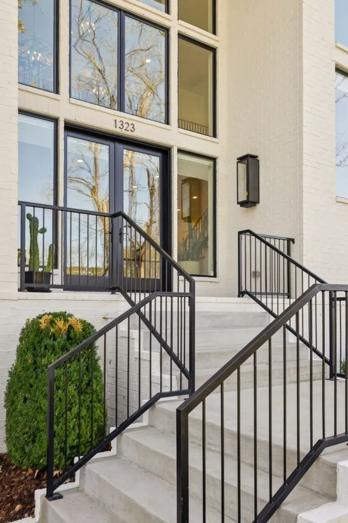 1323 Harding Place Nashville TN 37215