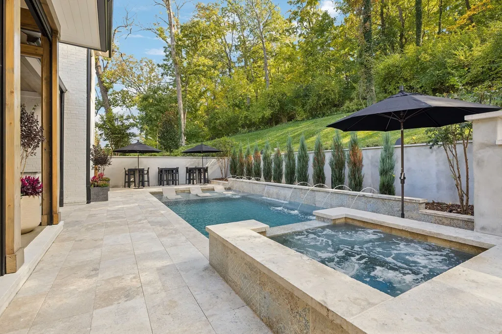 1323 Harding Place Nashville TN 37215