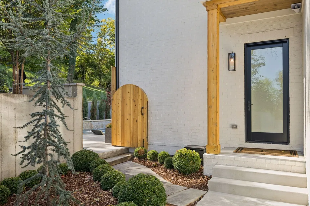 1323 Harding Place Nashville TN 37215