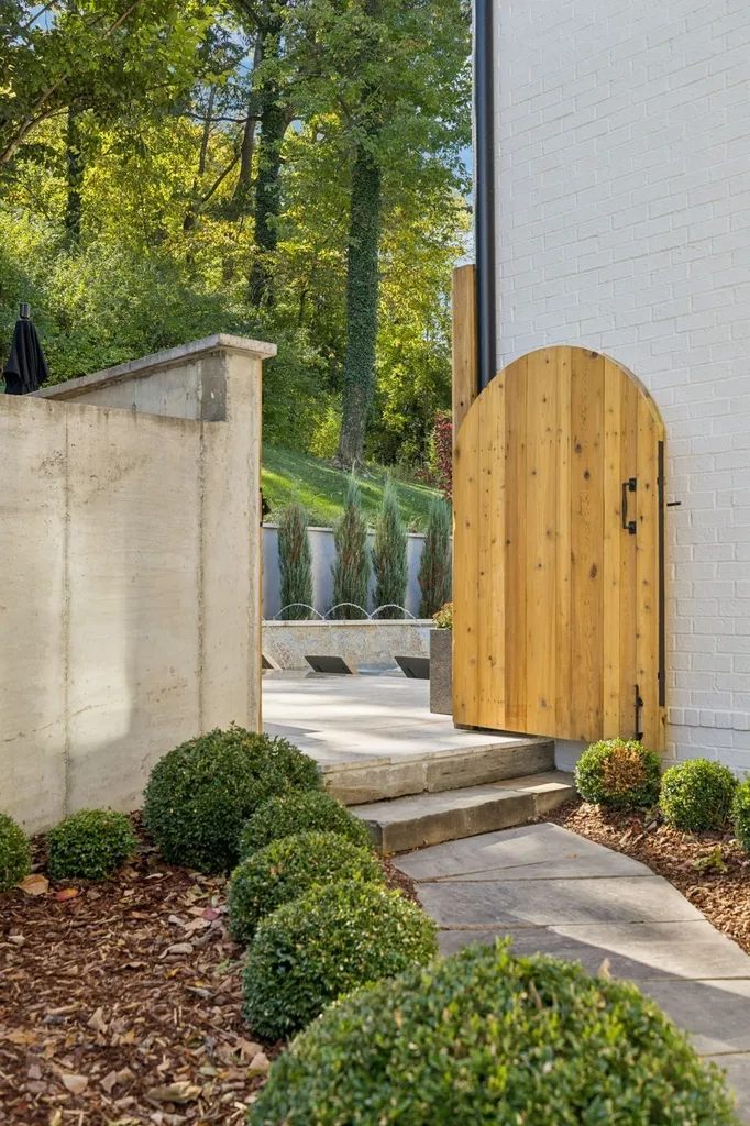 1323 Harding Place Nashville TN 37215