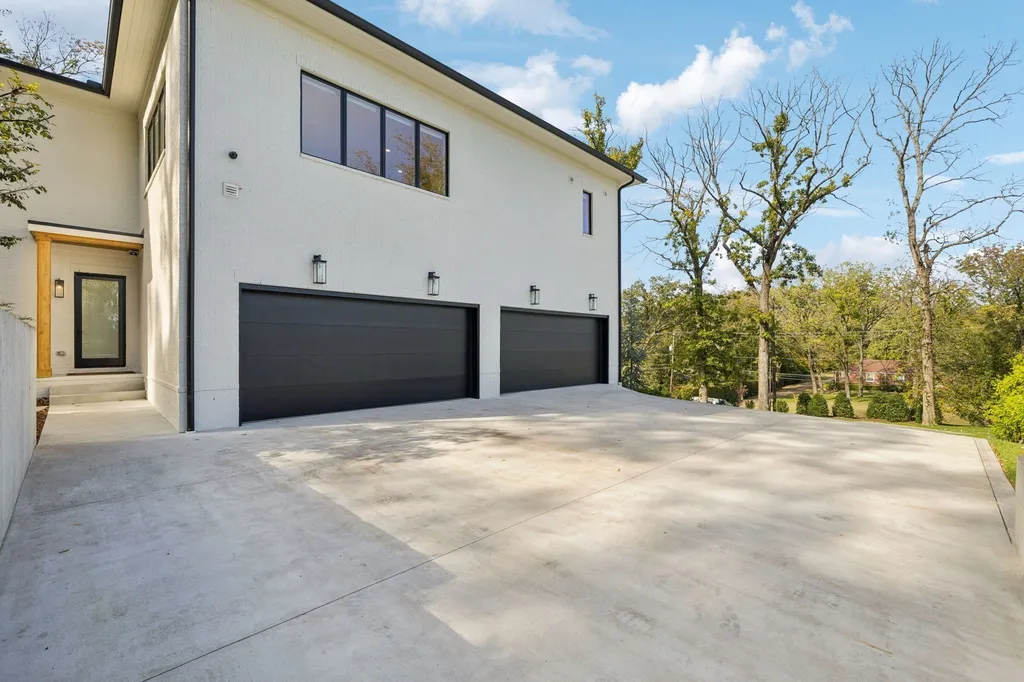 1323 Harding Place Nashville TN 37215