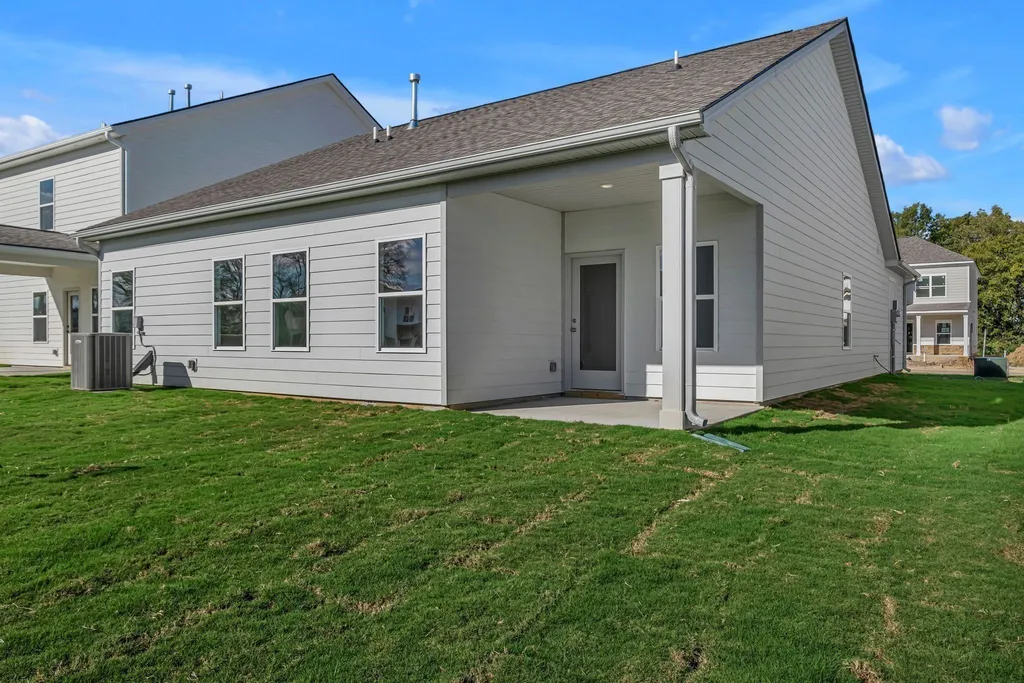 512 Charing Cross Drive Lebanon TN 37087