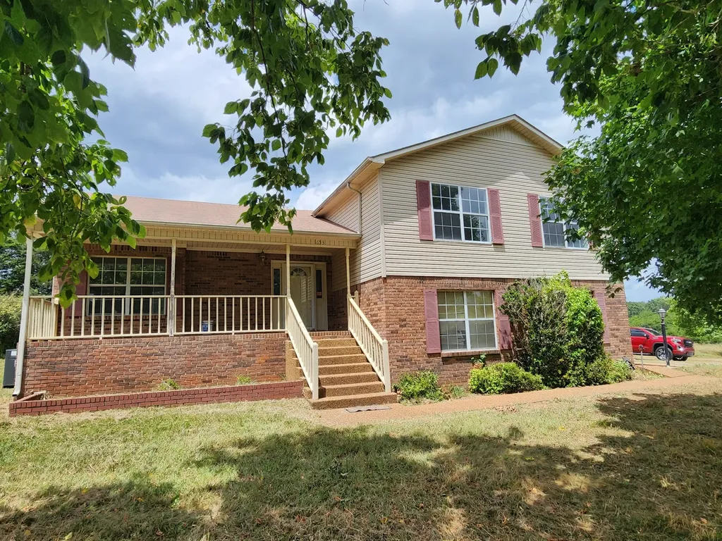 1653 Bear Creek Pike Columbia TN 38401