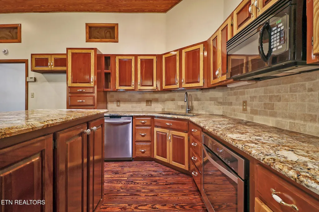 395 Ashley Lane Oneida TN 37841